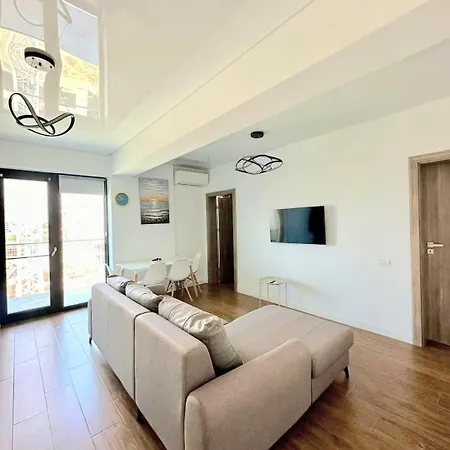 Ilaria-endless Summer Mamaia Nord *