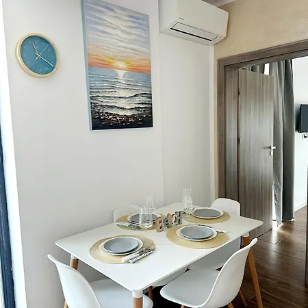 Ilaria-endless Summer Mamaia Nord *