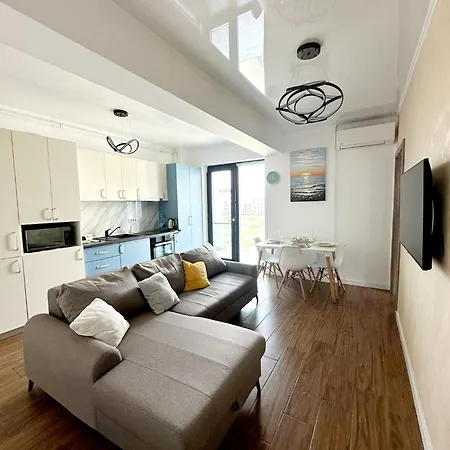 Ilaria-endless Summer Mamaia Nord Navodari