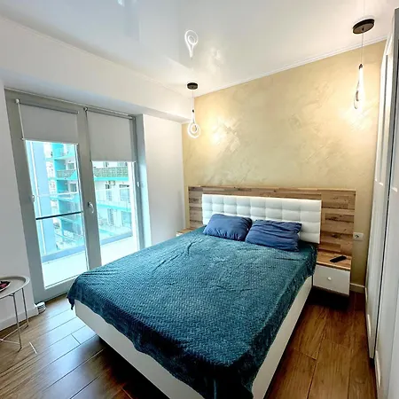 Ilaria-endless Summer Mamaia Nord